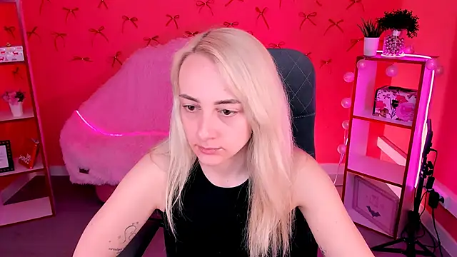 CarolMoor online show from 04/07/26, 09:11