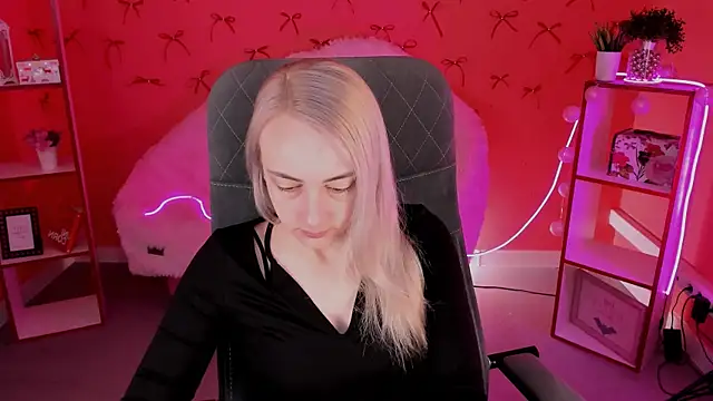 CarolMoor online show from 04/22/26, 09:05