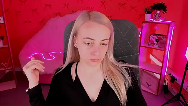 CarolMoor online show from 04/21/26, 09:16