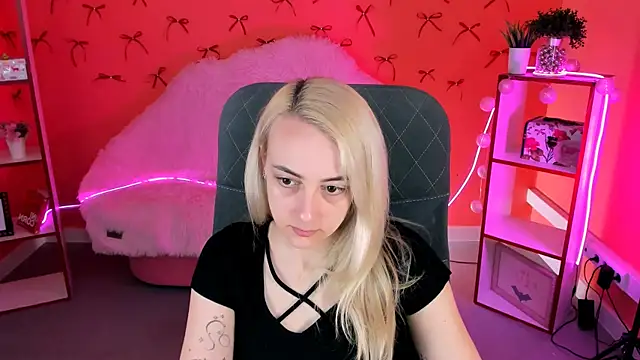 CarolMoor online show from 04/14/26, 09:03