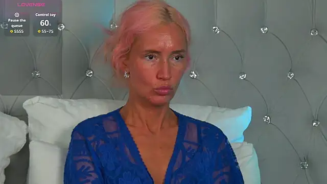 Snapshot of MonicaRice chatting on 04/06/26, 06:25 MonicaRice online show from 04/06/26, 06:25