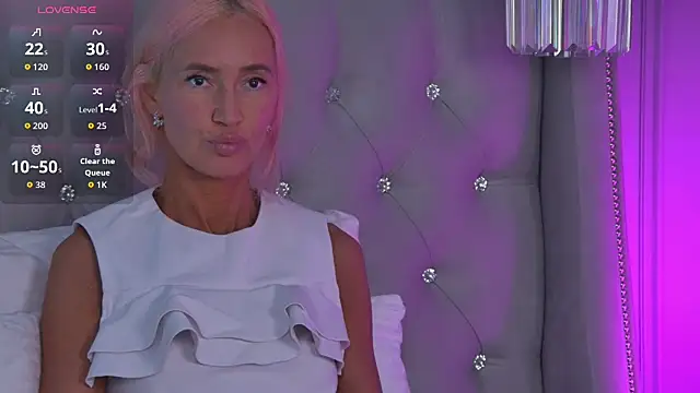 Snapshot of MonicaRice chatting on 04/07/26, 07:32 MonicaRice online show from 04/07/26, 07:32