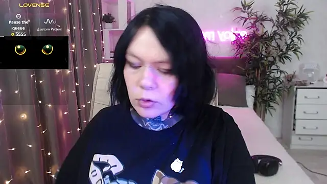 Qwerty Anna Lbo online show from 03/10/26, 03:43