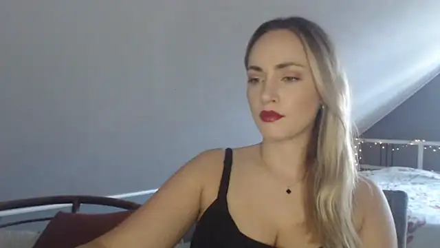 Snapshot of ScarlettSensitive chatting on 06/23/26, 06:22 ScarlettSensitive online show from 06/23/26, 06:22