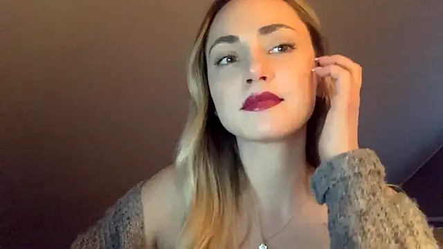 Snapshot of ScarlettSensitive chatting on 03/19/26, 04:18 ScarlettSensitive online show from 03/19/26, 04:18