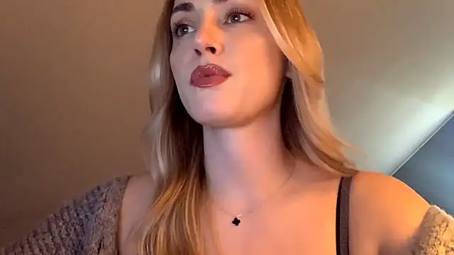 Snapshot of ScarlettSensitive chatting on 04/14/26, 02:11 ScarlettSensitive online show from 04/14/26, 02:11