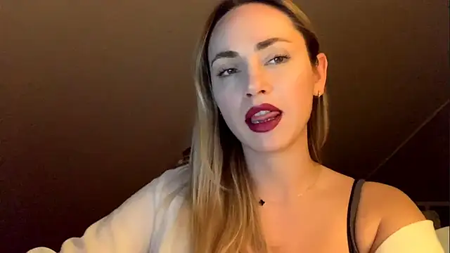 Snapshot of ScarlettSensitive chatting on 03/24/26, 09:15 ScarlettSensitive online show from 03/24/26, 09:15