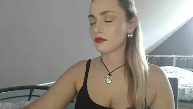 Snapshot of ScarlettSensitive chatting on 06/19/26, 02:23 ScarlettSensitive online show from 06/19/26, 02:23