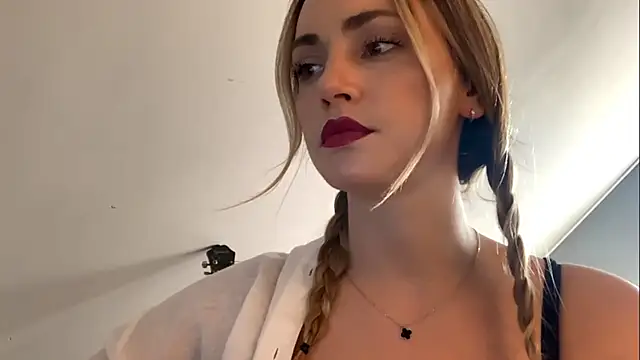 Snapshot of ScarlettSensitive chatting on 04/06/26, 02:29 ScarlettSensitive online show from 04/06/26, 02:29