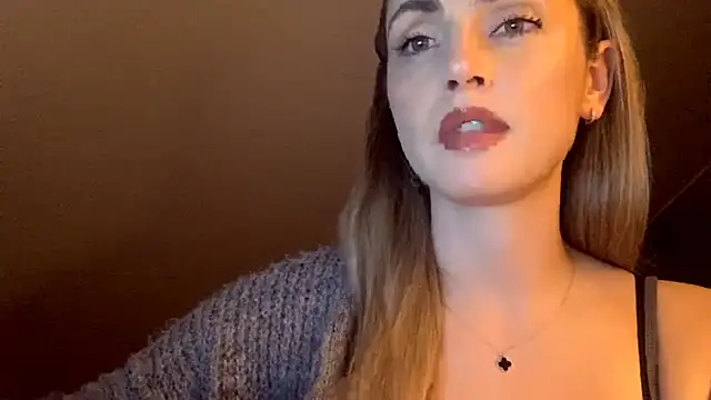 Snapshot of ScarlettSensitive chatting on 04/10/26, 08:27 ScarlettSensitive online show from 04/10/26, 08:27