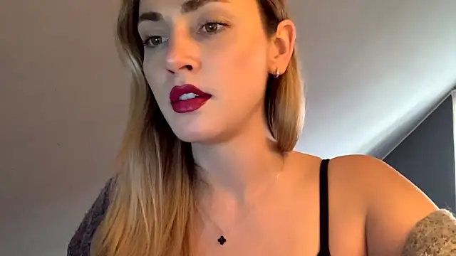 Snapshot of ScarlettSensitive chatting on 03/17/26, 03:15 ScarlettSensitive online show from 03/17/26, 03:15