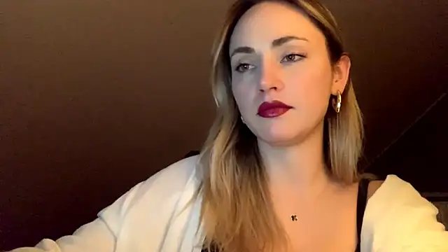 Snapshot of ScarlettSensitive chatting on 03/23/26, 09:14 ScarlettSensitive online show from 03/23/26, 09:14