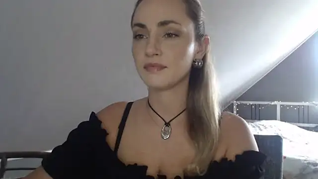 Snapshot of ScarlettSensitive chatting on 06/15/26, 02:39 ScarlettSensitive online show from 06/15/26, 02:39