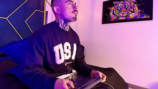 Snapshot of Dallas_Whitee chatting on 03/21/26, 07:51 Dallas Whitee online show from 03/21/26, 07:51