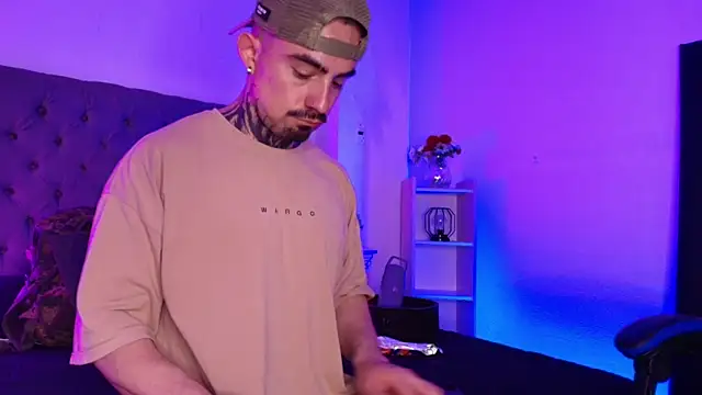 Dallas Whitee online show from 04/25/26, 08:06
