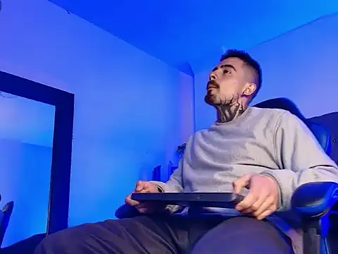 Snapshot of Dallas_Whitee chatting on 04/05/26, 12:56 Dallas Whitee online show from 04/05/26, 12:56