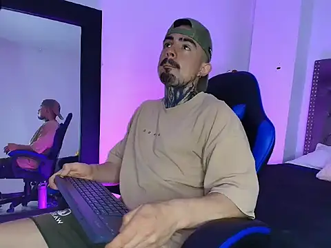 Snapshot of Dallas_Whitee chatting on 04/02/26, 06:03 Dallas Whitee online show from 04/02/26, 06:03