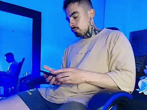 Snapshot of Dallas_Whitee chatting on 04/04/26, 07:42 Dallas Whitee online show from 04/04/26, 07:42