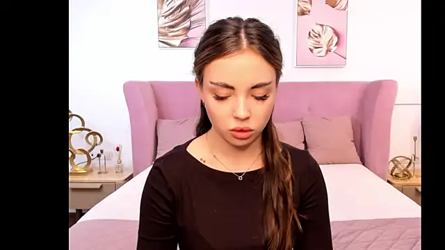 MyEvelin online show from 04/08/26, 03:19