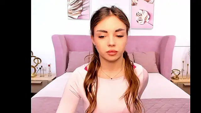 MyEvelin online show from 04/06/26, 03:24