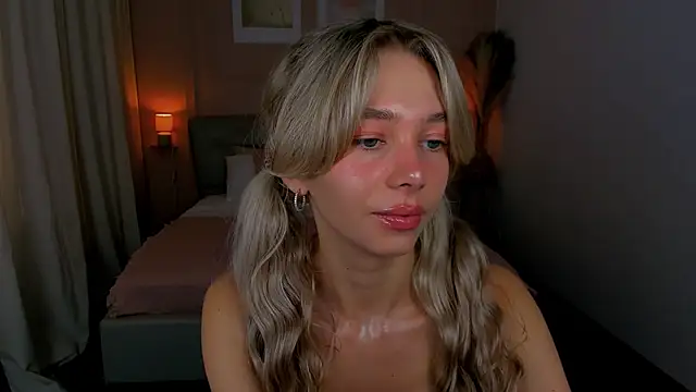 LuluAlis online show from 06/19/26, 02:01