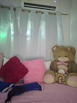 Snapshot of Foxylisaflores chatting on 08/04/26, 12:53 Foxylisaflores online show from 08/04/26, 12:53