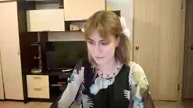 ElenoreHolguin online show from 04/11/26, 04:21