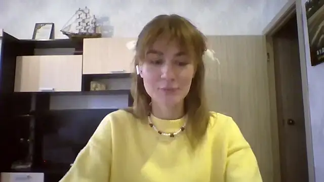 ElenoreHolguin online show from 04/10/26, 09:16