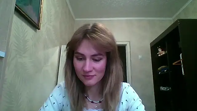 ElenoreHolguin online show from 04/21/26, 09:05