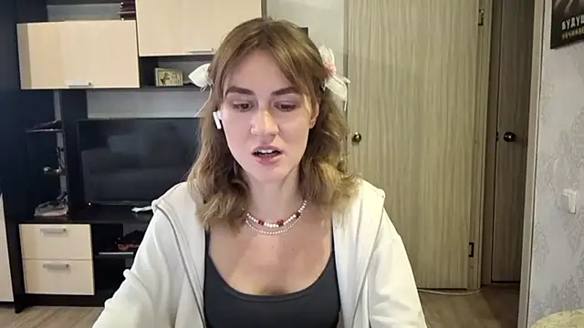 ElenoreHolguin online show from 04/08/26, 08:38