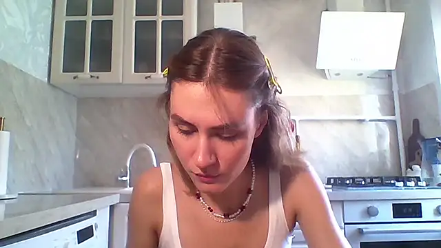 ElenoreHolguin online show from 04/15/26, 09:15