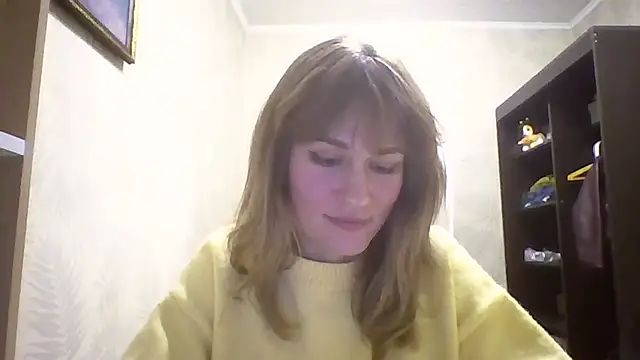 ElenoreHolguin online show from 04/18/26, 07:07