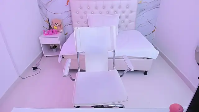 Snapshot of Sofia_echeverri chatting on 05/20/26, 11:51 Sofia echeverri online show from 05/20/26, 11:51