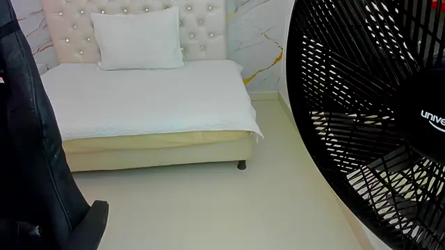 Snapshot of Sofia_echeverri chatting on 04/18/26, 12:29 Sofia echeverri online show from 04/18/26, 12:29