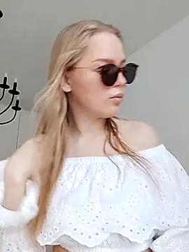 LittleForestELF2 online show from 03/25/26, 03:39