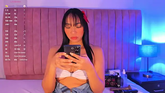 Snapshot of ValeriaRey_ chatting on 04/01/26, 09:34 ValeriaRey online show from 04/01/26, 09:34