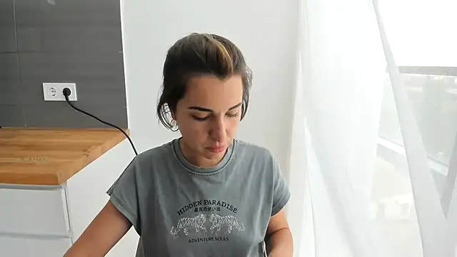 summmmersky1 online show from 07/04/26, 12:43