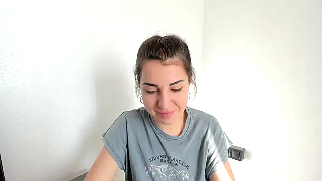 summmmersky1 online show from 04/14/26, 05:23