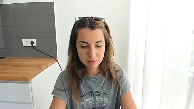 summmmersky1 online show from 07/03/26, 10:22