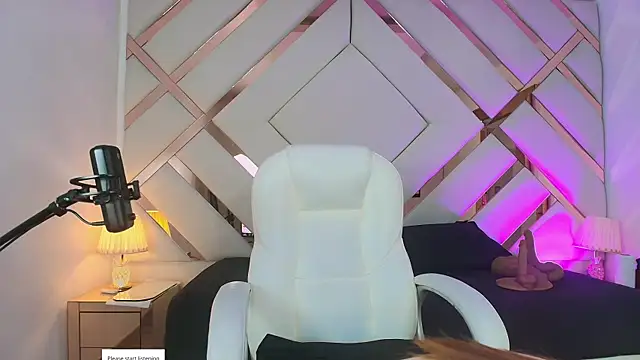 Noa butterfly  online show from 06/14/26, 11:44