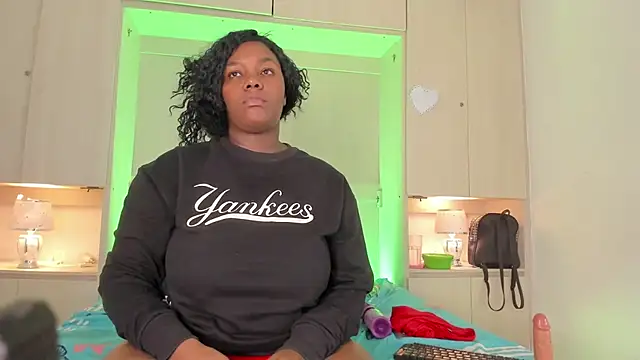 Snapshot of AvaJamess chatting on 04/10/26, 08:21 AvaJamess online show from 04/10/26, 08:21