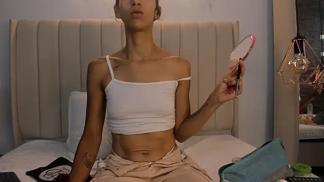 Snapshot of Abril_Castroo chatting on 04/10/26, 12:01 Abril Castroo online show from 04/10/26, 12:01