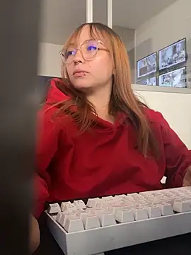 Milaac  online show from 04/06/26, 04:52