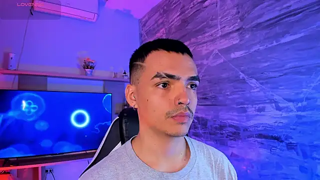 NicoKinggs  online show from 04/15/26, 01:04