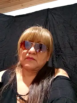 luanacurvy online show from 04/22/26, 10:05