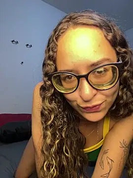 Snapshot of Anamyst chatting on 06/11/26, 12:32 Anamyst online show from 06/11/26, 12:32