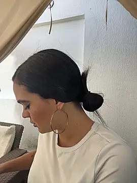 Bella-Ferrer online show from 07/17/26, 04:04