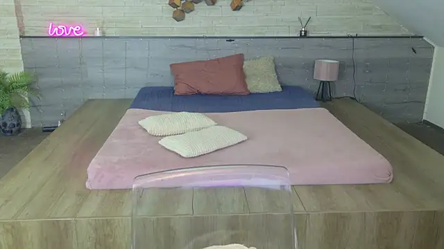 IceBlueBabe online show from 04/10/26, 07:32