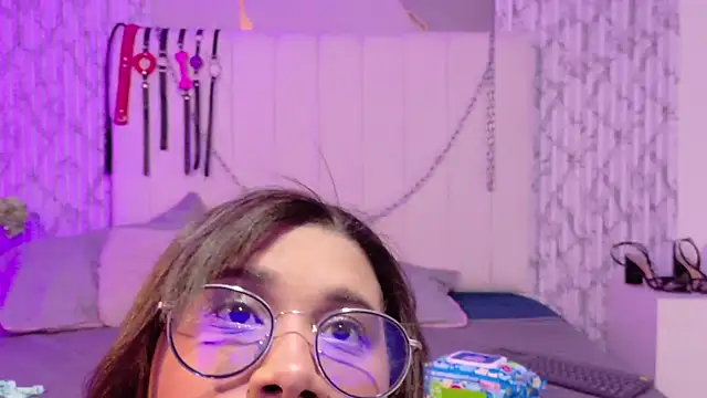 LorenaDuval online show from 05/05/26, 06:44