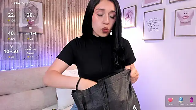 Zoey monroe online show from 04/10/26, 12:01